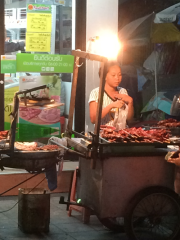This lady made a mean green papaya salad which is not for the faint hearted